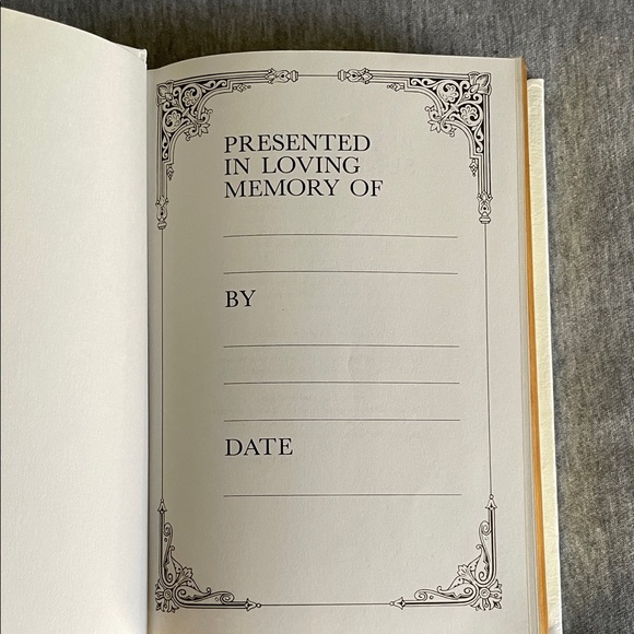 Holy Bible in Cedar Wood Presentation Box - Picture 13 of 16